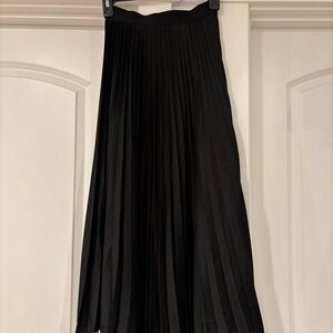 H&M Black Maxi Pleated Skirt